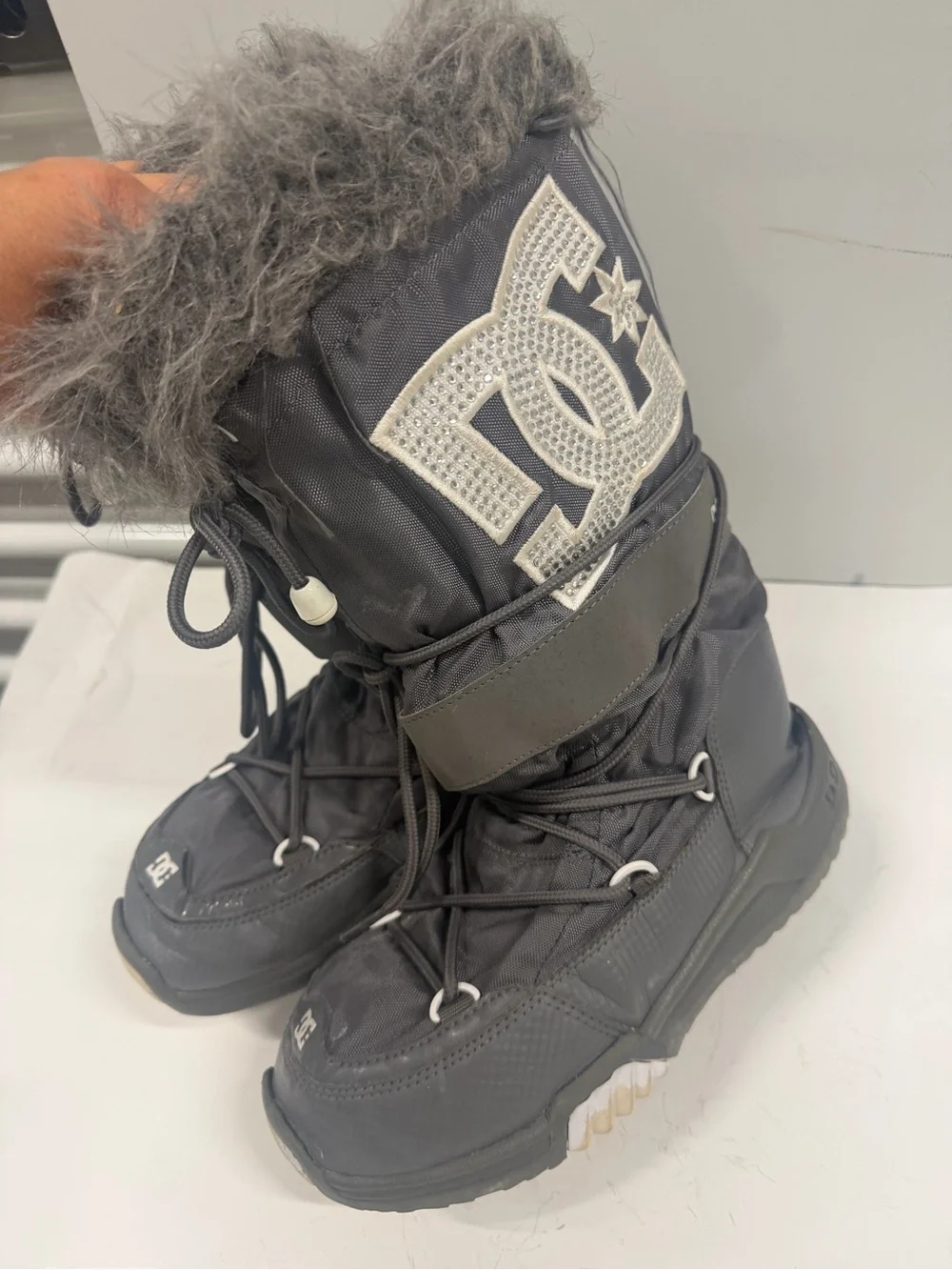 vintage DC Chalet SE gray snow boots M